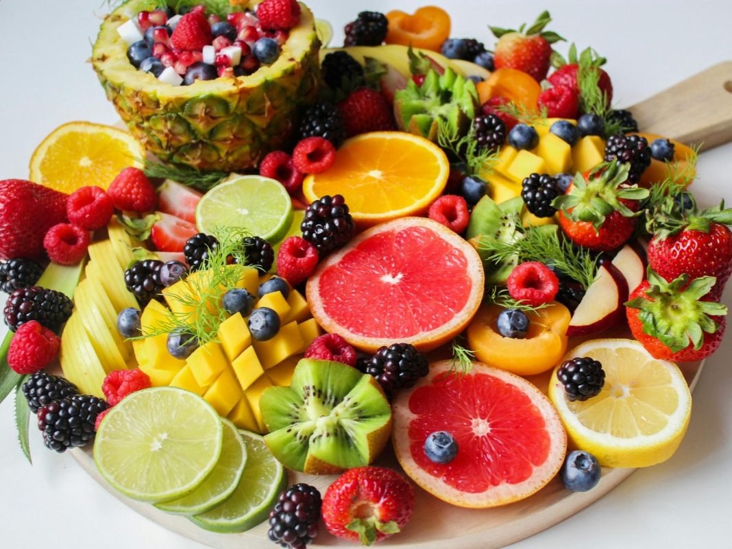 Dinnertime Decoded:  Healthy Eating Hacks for the Whole Crew
