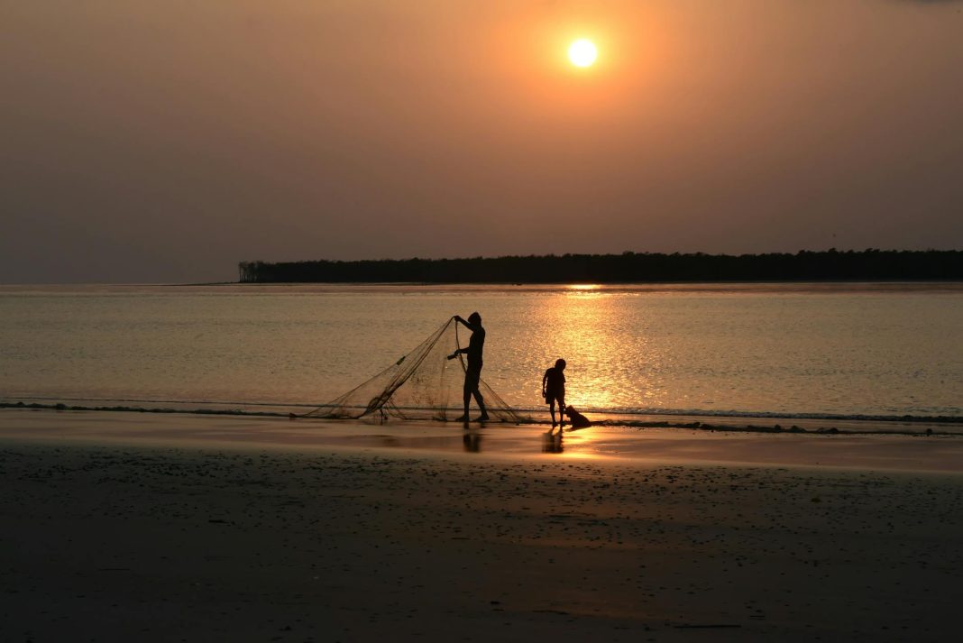 The Family Compass: Navigating the Wilds of Childhood with Boundaries and Discipline